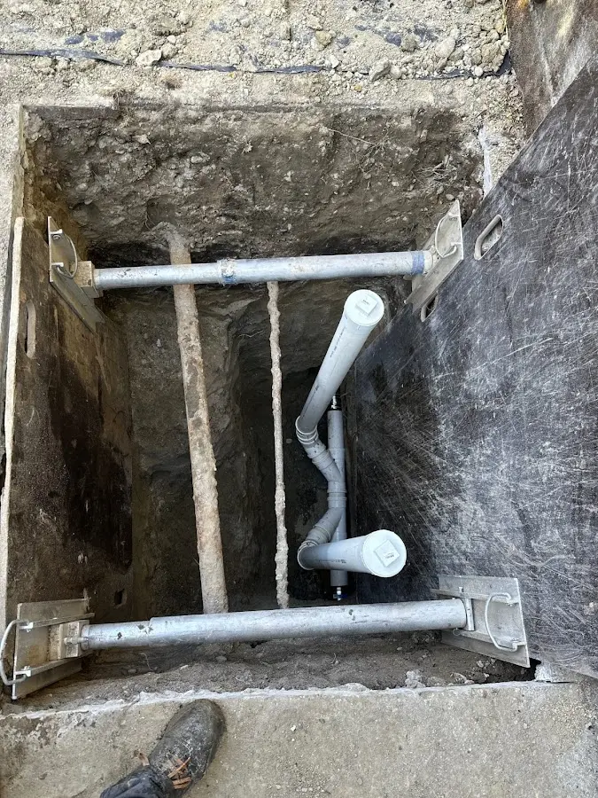 Experienced plumber completing Drain Cleaning work in Silver Lake
